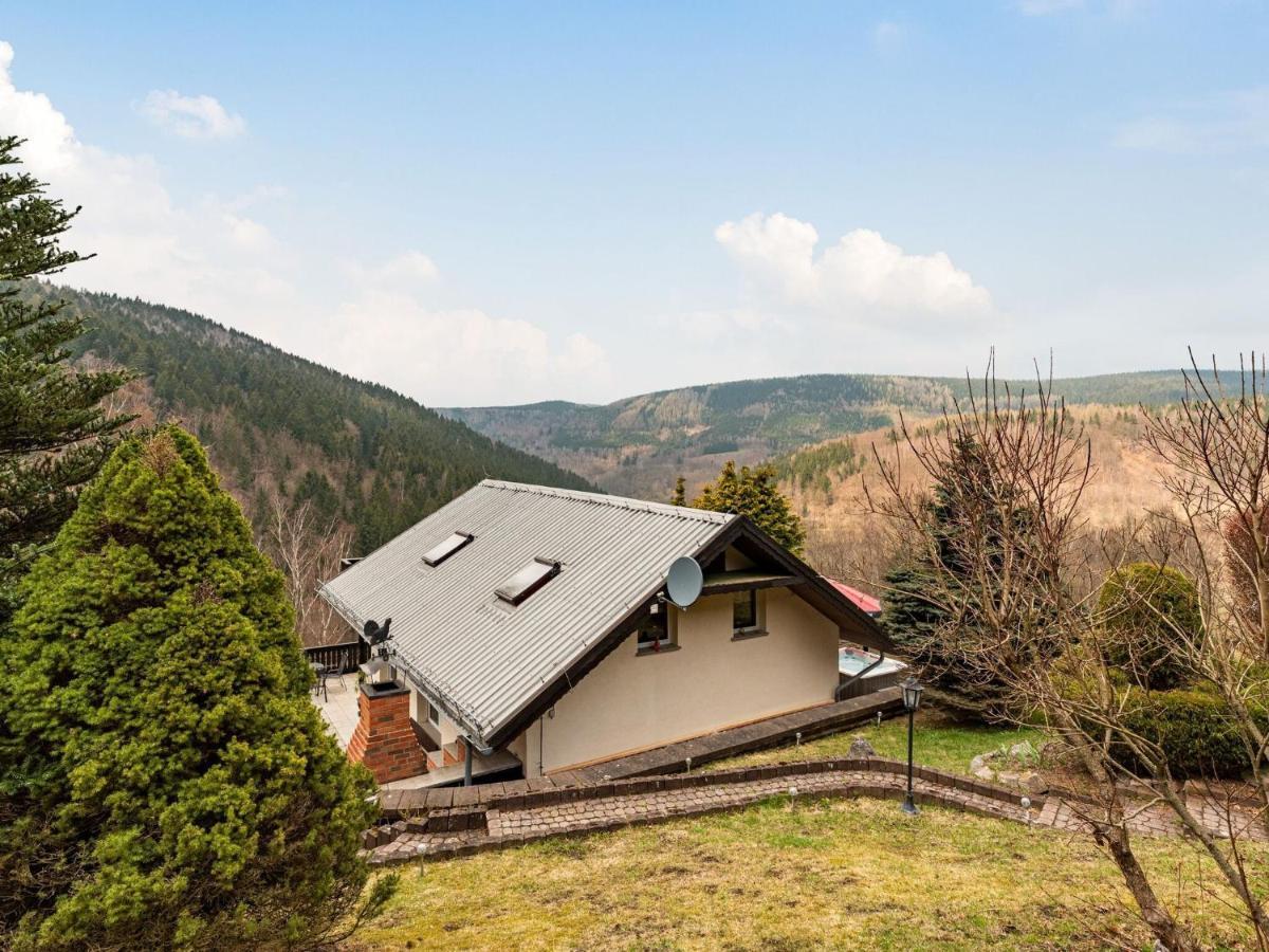 Majestic Holiday Home With Jacuzzi Unterschonau Exterior photo